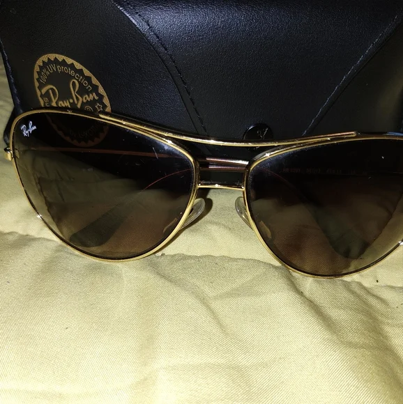 Ray-Ban Gold Aviator Sunglasses - Picture 4 of 4